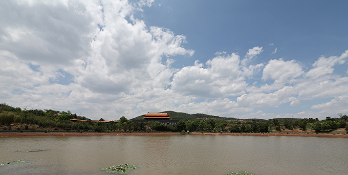 昆明长松园陵园：锦绣湖1